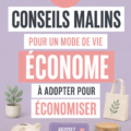Femme souriante planifiant ses finances avec un carnet.