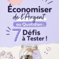Une femme souriante prenant des notes sur un budget d'économie comme défi