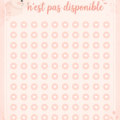 Femme réfléchissant à la gestion de son compte épargne-temps au bureau.