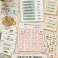 Jeune femme réalisant une simulation ludique de gestion budgétaire autour d'un jeu de restaurant