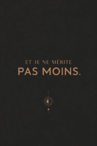 Femme souriante investissant dans son développement personnel