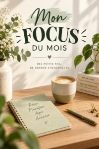 Femme planifiant son budget au mois avec un carnet et un ordinateur
